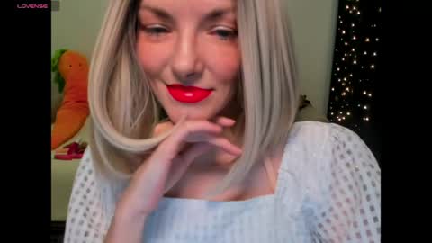 Snapshot of asteris_stella chatting on 05.05.26 Asteris online show from 05.05.26
