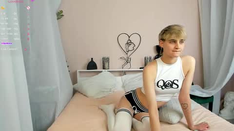 Snapshot of astrellia chatting on 10.07.25 Diana online show from 10.07.25