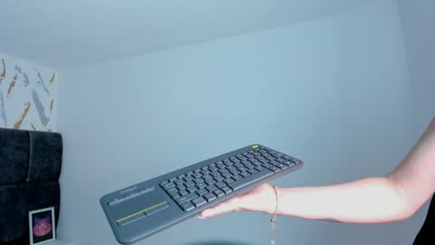 Snapshot of astrid_velle chatting on 11.23.25 astrid_velle online show from 11.23.25