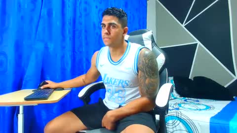 Snapshot of astromgrey chatting on 09.30.25 Astrom model independent online show from 09.30.25