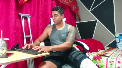 Snapshot of astromgrey chatting on 11.25.25 Astrom model independent online show from 11.25.25