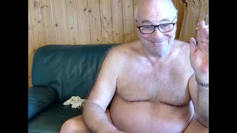 Snapshot of asusandy chatting on 02.13.25 asusandy online show from 02.13.25