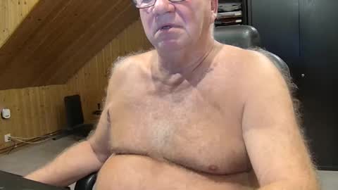 Snapshot of asusandy chatting on 09.10.25 asusandy online show from 09.10.25