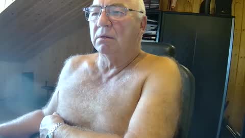 Snapshot of asusandy chatting on 09.15.25 asusandy online show from 09.15.25