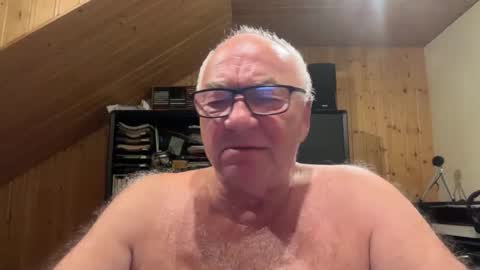 Snapshot of asusandy chatting on 09.24.25 asusandy online show from 09.24.25