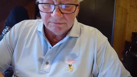 Snapshot of asusandy chatting on 10.14.25 asusandy online show from 10.14.25