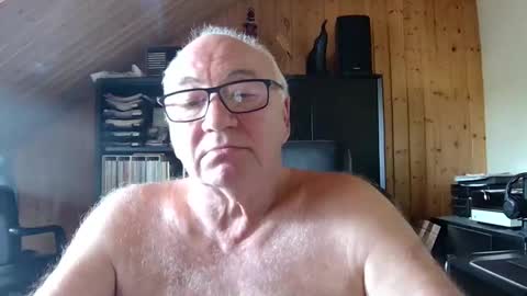 Snapshot of asusandy chatting on 04.27.26 asusandy online show from 04.27.26