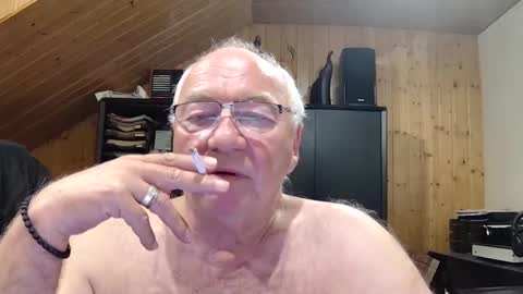 Snapshot of asusandy chatting on 04.30.26 asusandy online show from 04.30.26