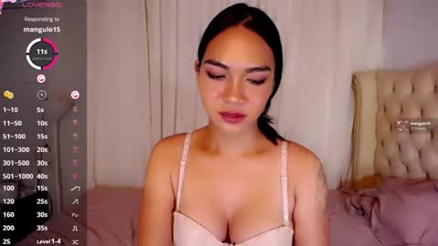 Snapshot of ate_sam chatting on 11.30.25 Sam online show from 11.30.25