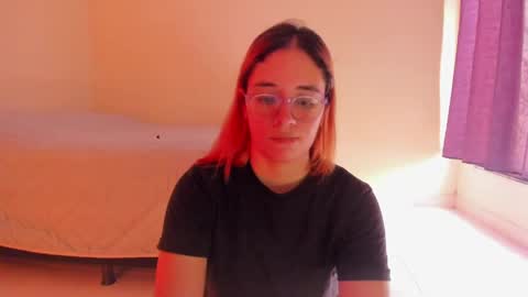 Snapshot of atenas__05 chatting on 04.19.26 atenas online show from 04.19.26
