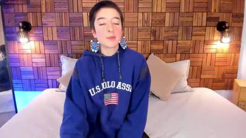 Snapshot of atheena__ chatting on 04.22.26 Athenea online show from 04.22.26