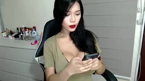 Snapshot of atheena_charm chatting on 05.11.26 Athena online show from 05.11.26