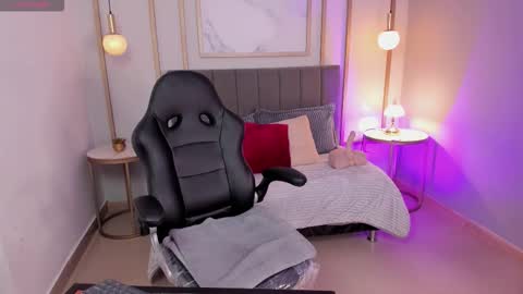 Snapshot of athenearusell chatting on 11.11.25 athenearusell online show from 11.11.25