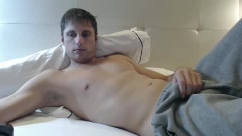 Snapshot of athleteguy55555 chatting on 01.08.26 tommycb55555 online show from 01.08.26