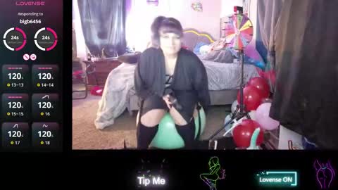 Snapshot of atomicfireball8 chatting on 11.01.25 Atomicfireball8 online show from 11.01.25