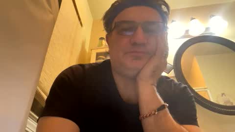 Snapshot of atozzzz chatting on 12.14.25 atozzzz online show from 12.14.25