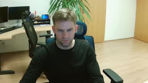 Snapshot of attom88 chatting on 01.04.25 SomeFun online show from 01.04.25