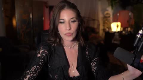 Snapshot of audrey_ chatting on 09.22.25 Audrey online show from 09.22.25