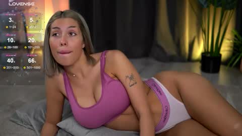 Isabella online show from 10.15.25