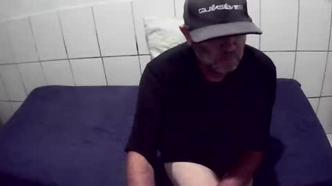 Snapshot of augustopierdona26 chatting on 04.18.26 cesar augusto online show from 04.18.26
