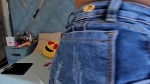 Monii Yi online show from 02.10.26