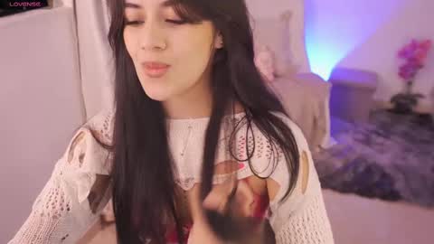 Snapshot of aura_sensual chatting on 10.04.25 . online show from 10.04.25