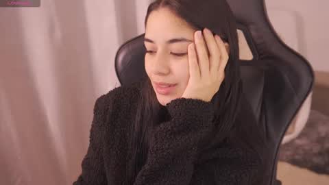 Snapshot of aura_sensual chatting on 10.11.25 . online show from 10.11.25