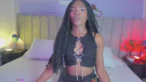 Snapshot of aura_sun_ chatting on 12.17.25 Auris online show from 12.17.25