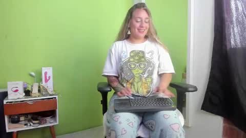 Aura Divina  online show from 05.17.26