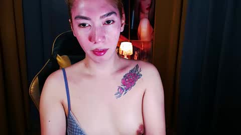 Snapshot of aurakharisma_xx chatting on 05.14.26 Miss awra online show from 05.14.26