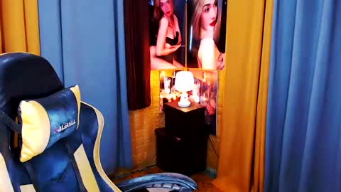 Snapshot of aurakharisma_xx chatting on 06.11.26 Miss awra online show from 06.11.26