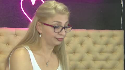 Snapshot of auramilff chatting on 05.10.26 auramilff online show from 05.10.26