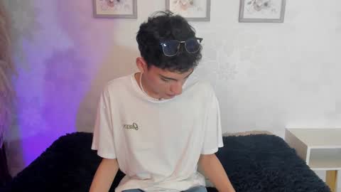 Snapshot of auranova chatting on 02.01.26 aura online show from 02.01.26