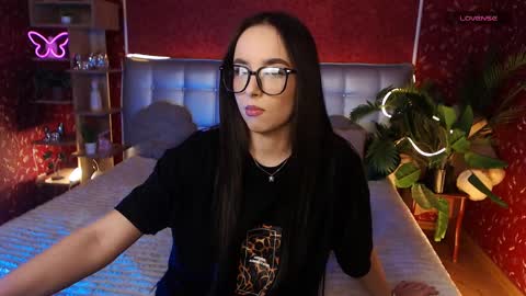 Snapshot of aurora_aksness chatting on 02.05.25 Aurora online show from 02.05.25