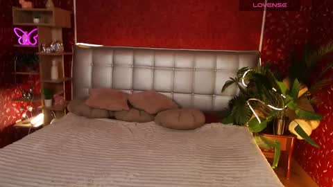 Snapshot of aurora_aksness chatting on 02.27.25 Aurora online show from 02.27.25