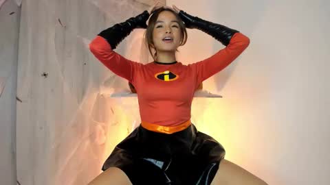 Snapshot of aurora_bunnie chatting on 10.28.25 Sharith online show from 10.28.25