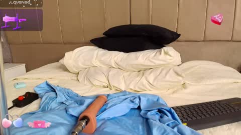 aurora_divine online show from 02.14.25