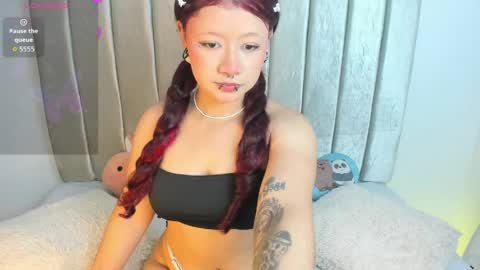 Snapshot of aurora_johnson_ chatting on 04.12.26 A U R O R A online show from 04.12.26