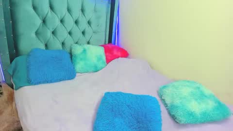 Snapshot of aurora_sky9 chatting on 12.18.25 aurora_sky9 online show from 12.18.25