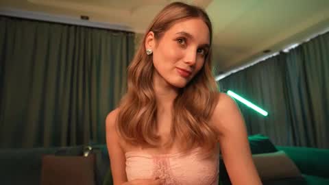 Snapshot of aurora_the_ballerina chatting on 02.10.25 Aurora online show from 02.10.25