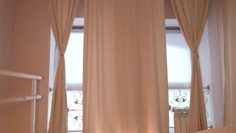 Snapshot of aurora_the_ballerina chatting on 10.25.25 Aurora online show from 10.25.25