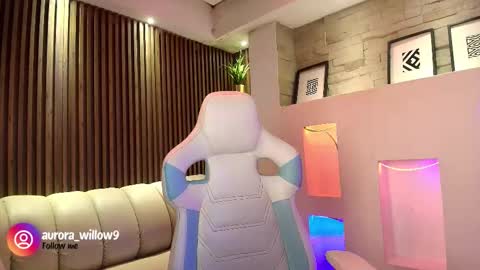 Snapshot of aurora_willow9 chatting on 12.18.25 aurora_willow9 online show from 12.18.25