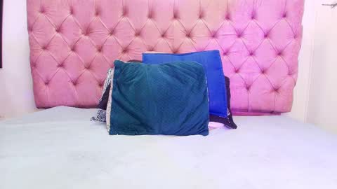 auroraa_miller online show from 09.27.25