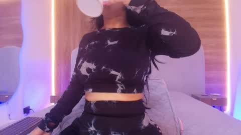auroraa_miller online show from 04.17.26