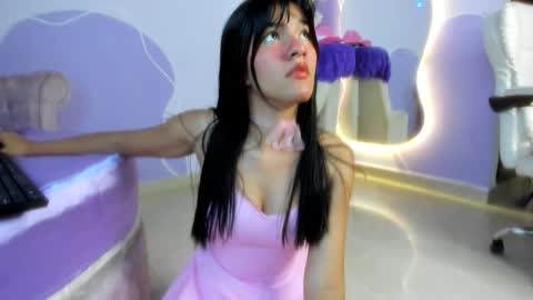 Snapshot of auroracute2 chatting on 11.05.25 auroracute2 online show from 11.05.25