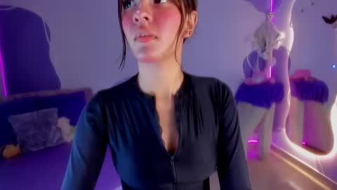 Snapshot of auroracute2 chatting on 11.13.25 auroracute2 online show from 11.13.25