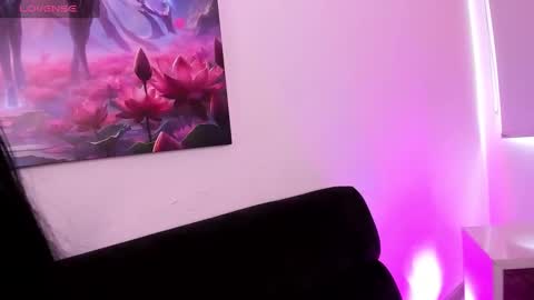 Snapshot of auroradiaz_ chatting on 09.10.25 Aurora Diaz online show from 09.10.25