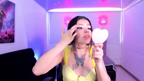 Snapshot of auroradiaz_ chatting on 10.08.25 Aurora Diaz online show from 10.08.25