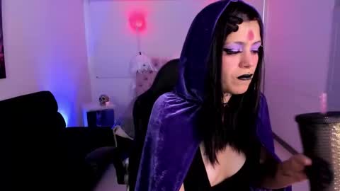 Snapshot of auroradiaz_ chatting on 10.11.25 Aurora Diaz online show from 10.11.25