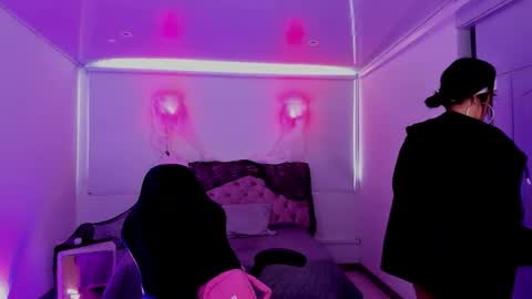 Snapshot of auroradiaz_ chatting on 11.03.25 Aurora Diaz online show from 11.03.25